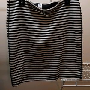 Black and cream spandex mini skirt